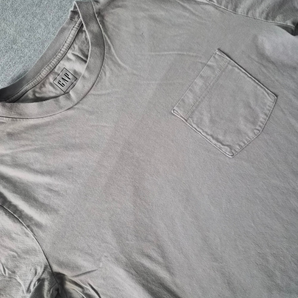 GAP Short Sleeve Pocket Tee in Light Gray